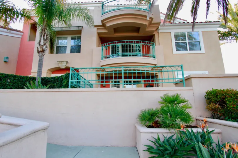 THE VILLA MILANO THE HOUSE OUTSIDE DESIGN IS AWESOME FOR VIEW AND ENTRANCE IS NICE FOR HUNTINGTON BEACH IN CA
