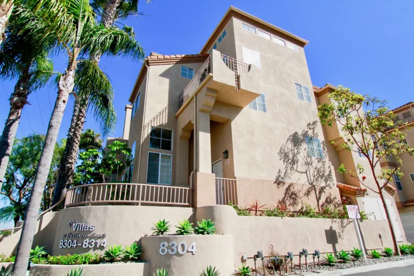 A beautiful apartment in the Villas at Huntington Beach with trees and plants.