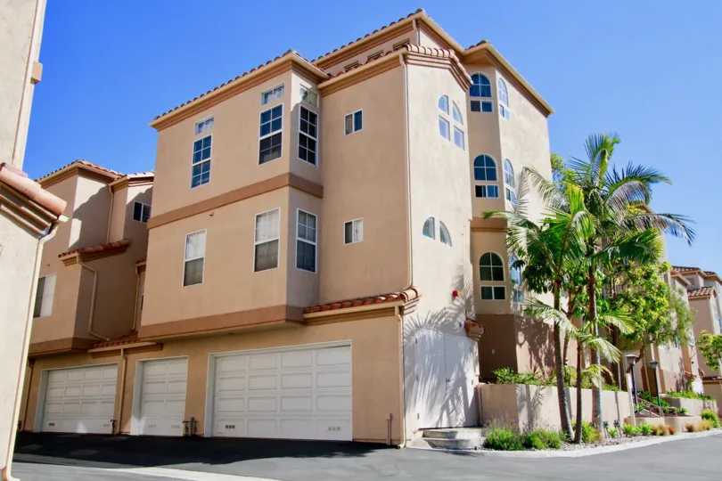 the parge home is famous in huntington beach which is in california is too good to see