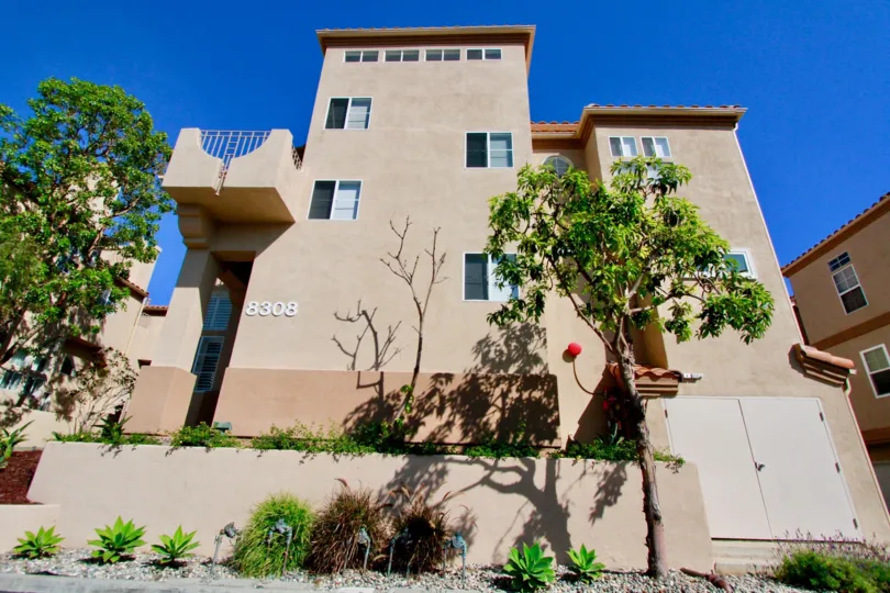 Excellent outer look with sky view of villas in Villas at Huntington Beach