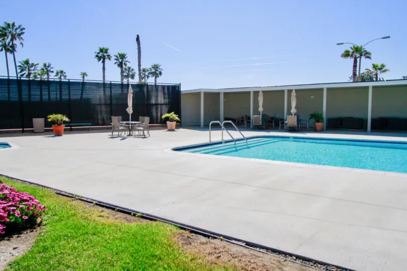 the swimming pool which look like the beach is locate in weatherly bay of huntington beach, california