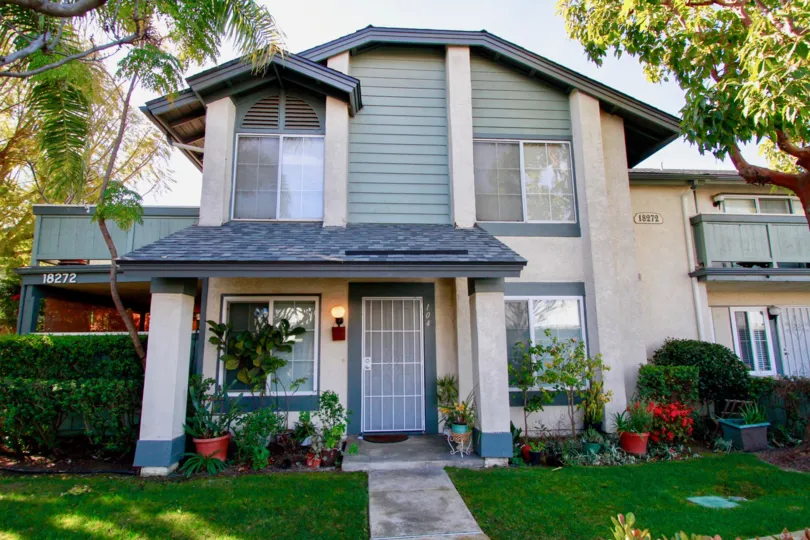 Windward Cove Huntington Beach California building is light brown color paint apply glass window attached top floor paint shapelight blue light attached