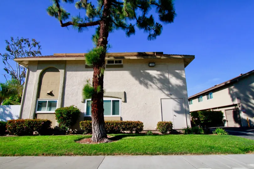 in yorktown villas of huntington beach, california has a home which is look like the home under the tree