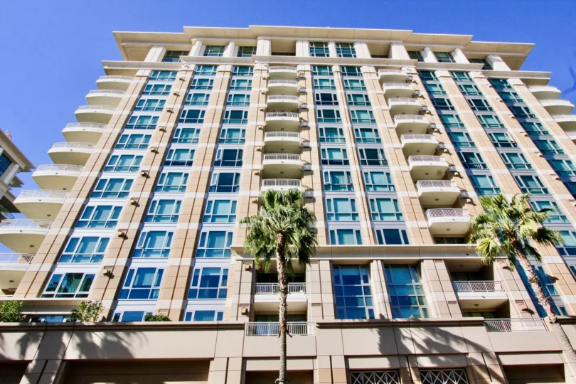 A frontal view of the apartments at 3000 The Plaza.