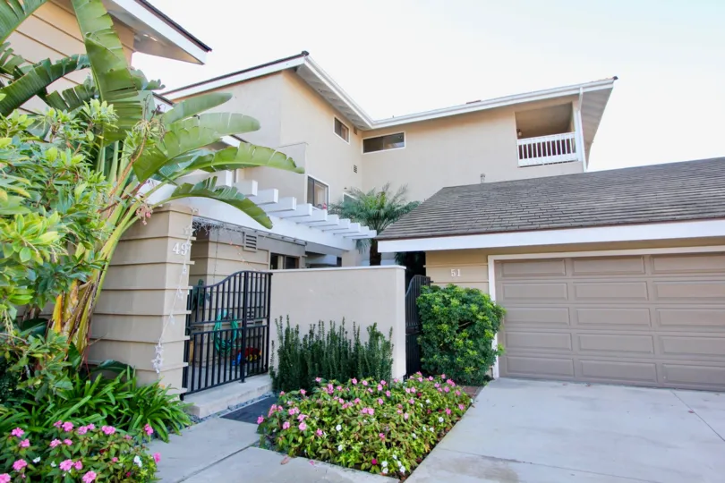 Near the gateway to the Villa in Arborlake has flower plant gives a gorgeous look