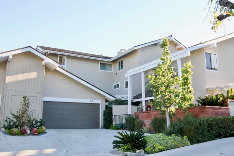 Arborlake is located in the area of Woodbridge, Irvine California. Arborlake is mostly made up of attached 1 to 2 story condos with 2 to 4 bedrooms, 2 to 3 bathrooms, and mostly 2 car garages but there could also be single garages as well. IrvineHomesCA. 