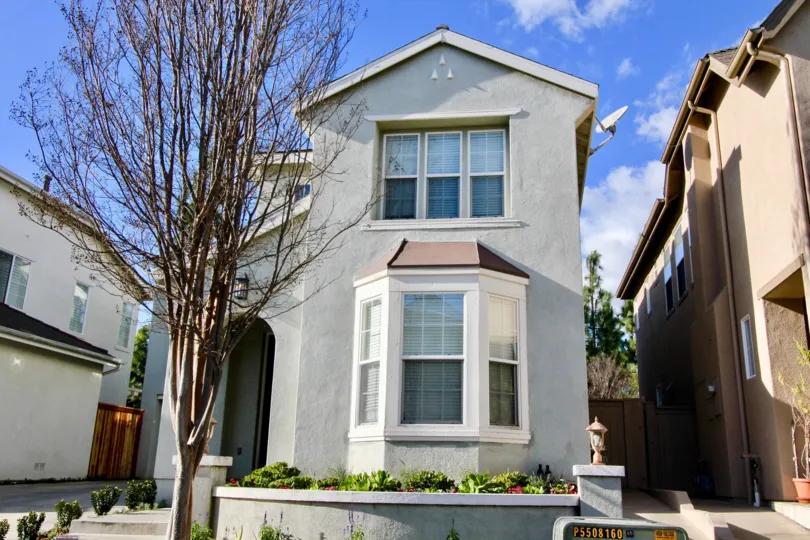 The Arden Square subdivision is located in the city of Irvine in the Northwood area. The Arden Square tract comprises of 117 Homes built by Brookfield Homes and includes a swimming pool, and heated spa. This subdivision offers the following floor plans: