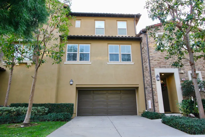 Beautiful Villa with trees and parking in Ashton Green of Irvine