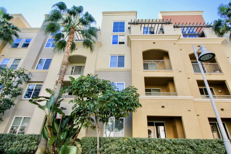Nice view of villas with balconies and streetlamps in Avenue One of Irvine