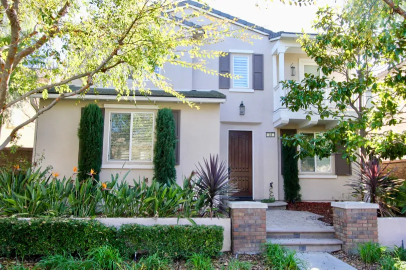 This home tract consist of 104 detached single family homes build by Pulte Homes build in the 2004. It is located across from the Great Park future homes sites. It borders Jeffrey Road, Bryan Avenue and Hideaway.
