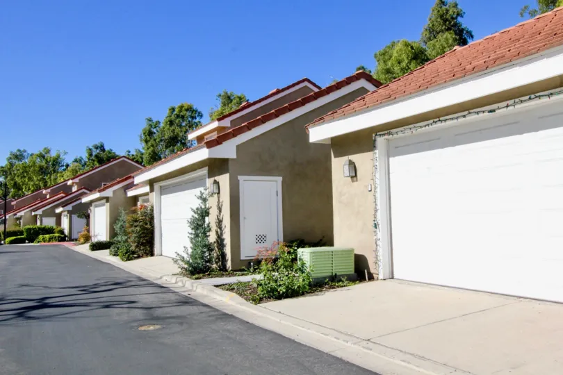 THE FRONTVIEW OF SHETTER WITH PLANTS, BACKSIDE TREES ARE THERE IN THE CITY OF IRVINE