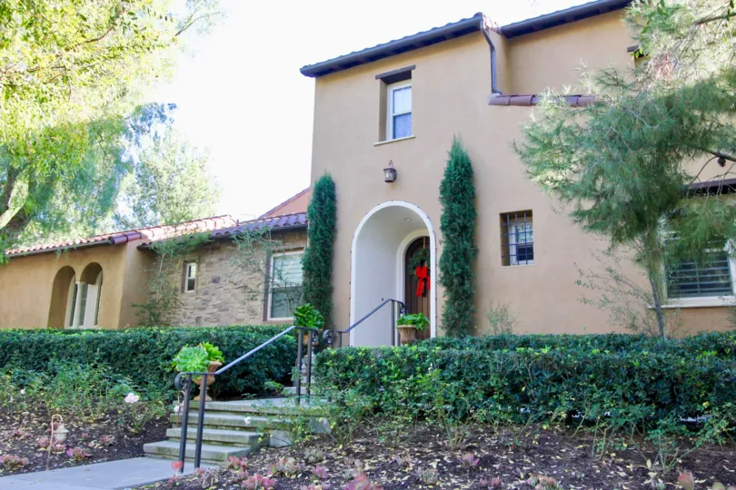 THE HOUSE IN THE CANYON'S EDGE WITH THE UPSTAIRS, PLANTS, TREES
