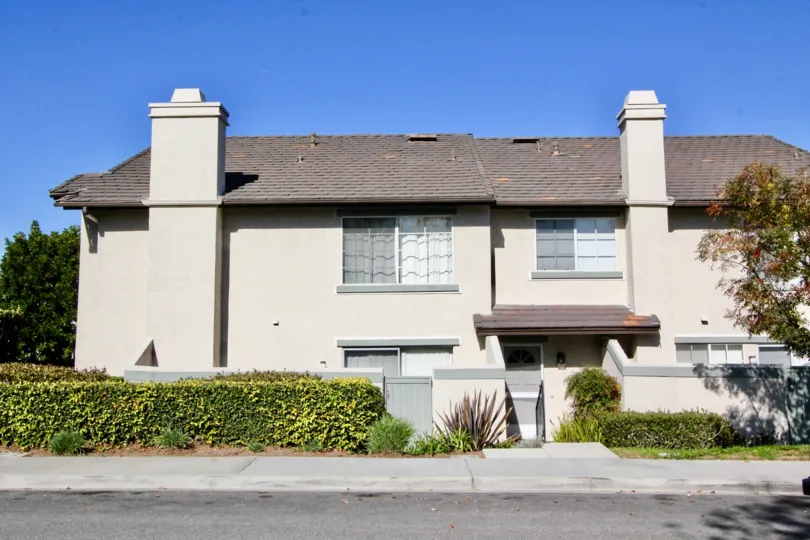 Modern style townhose in Columbia Square Irvine CA