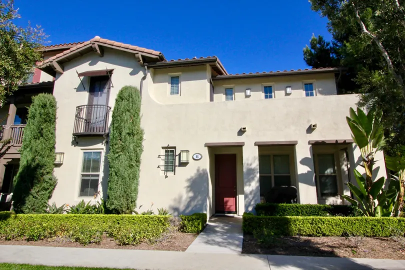 Coronado Building having beauty garden in front of home at Irvine city