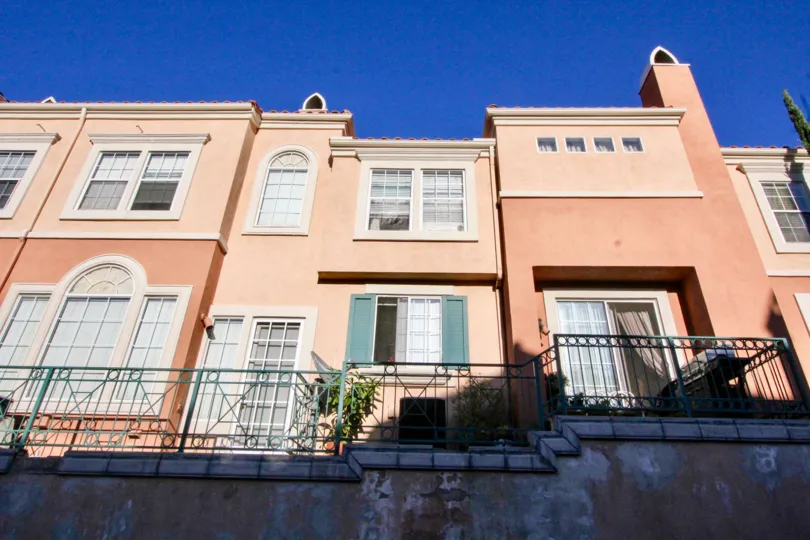 Amenities include a large number of parks, playgrounds, tennis courts, pools and much more. Schools serving the Westpark residences comprise of Westpark Elementary School, Culverdale Elementary Schools, Plaza Vista Park Elementary School, Soulake Middle S
