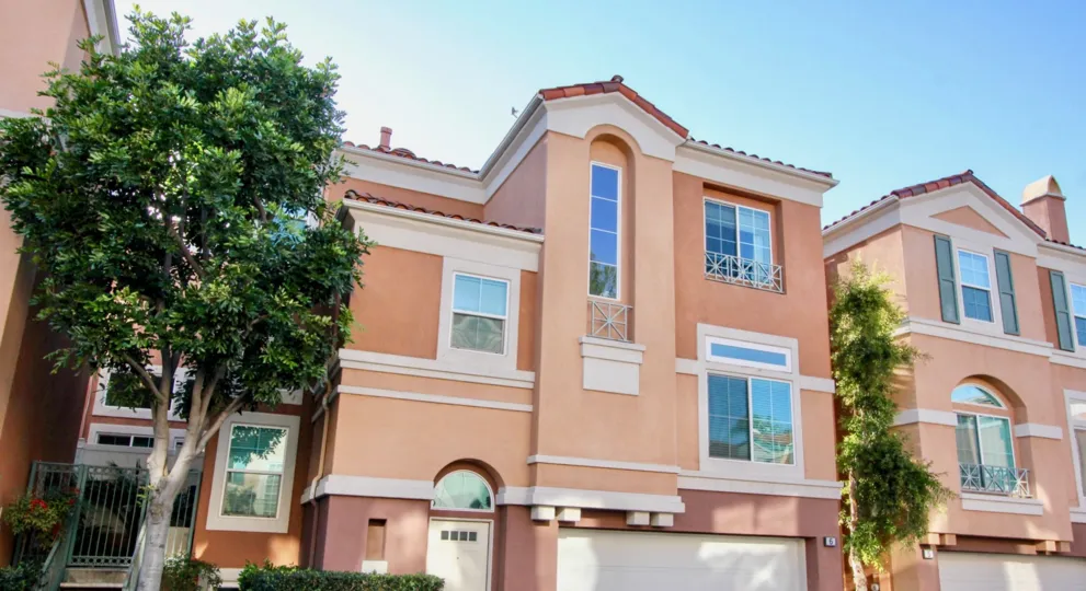 THE FLAT IS SHOWN IN THE CITY OF IRVINE WHICH HAVE GLASS WINDOWS, TREES, AND THE PLANTS