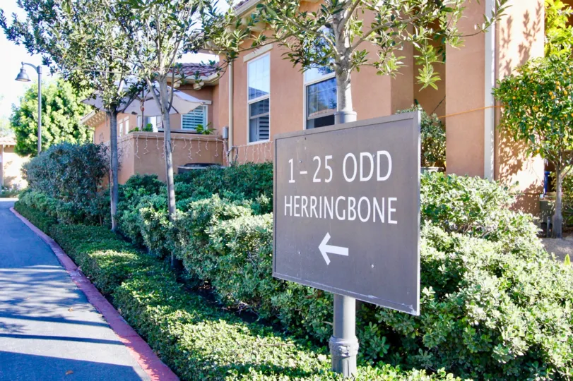 Cortile is located in the area of Woodbury, Irvine California. Cortile is mostly made up of detached 2 story condos with 2 to 4 bedrooms, 2 to 3 bathrooms, and 2 car garages.