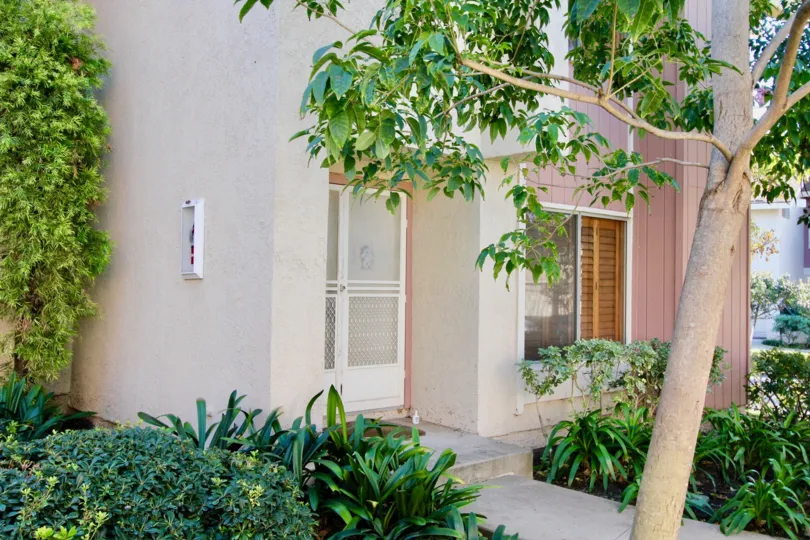 Deerfield Townhomes House having Green Park Front side at Irvine city