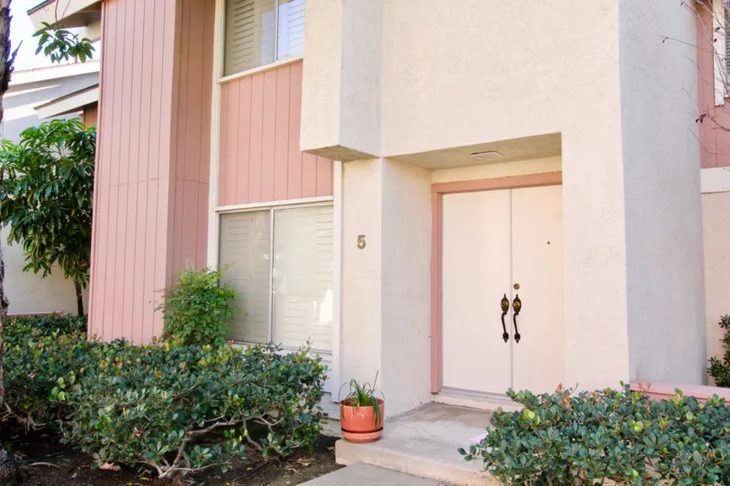 Deerfield Townhomes House Building side view at Irvine city