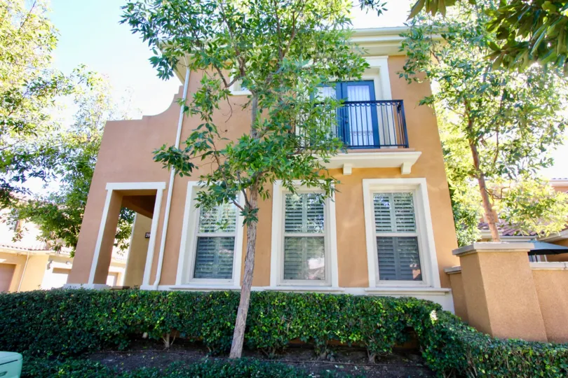 Garland Park features some of the larger townhomes in the Woodbury area, including multilevel two-, three- and four-bedroom floor plans spanning either 2 or 3 stories. Resort-like amenities include pools, parks and tennis courts. Two-car garages provide d