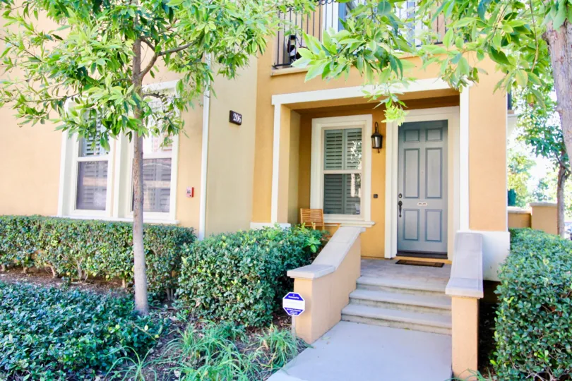 THE 206 APARTMENT IN THE GARLAND PARK WITH THE UPSTAIRS, PLANTS, TREES