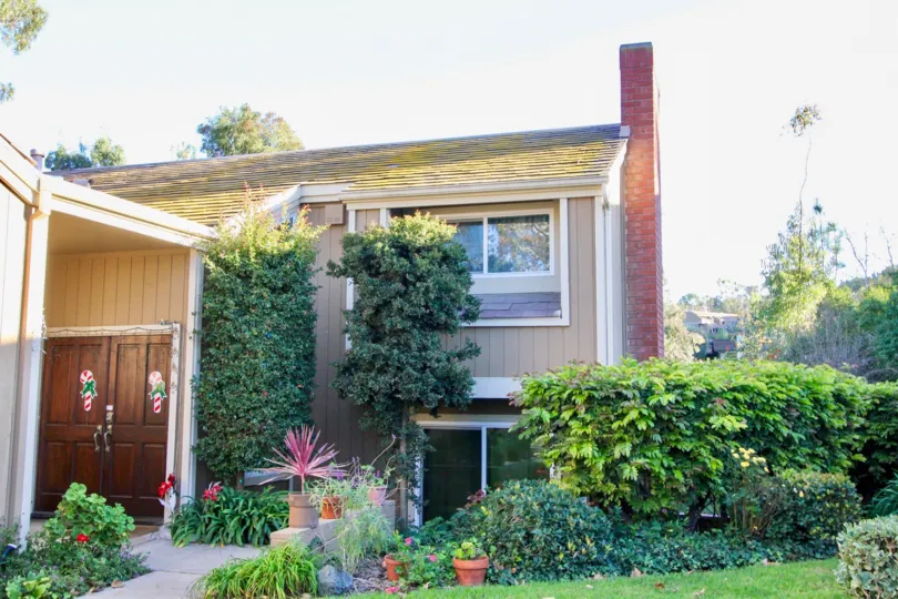Glen Garden homes is a home tract and part of the Turtle Ridge community in the City of Irvine. This home tract consist of 140 detached two and three level homes build by Irvine Pacific Homes in 2004. Glen Garden condos are located just north of 73 toll r