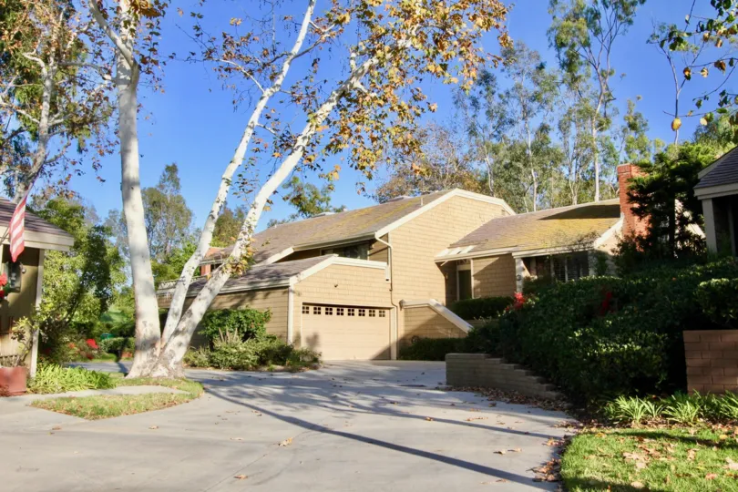 Glen Garden Homes is located in the area of Turtle Rock, Irvine California. Glen Garden Homes is mostly made up of attached 1 to 3 story condos, with 3 to 4 bedrooms, 2 to 3 bathrooms, and 2 car garages