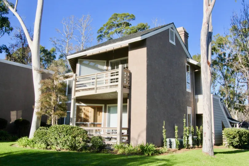 This wonderful lower end unit condominium is ultra-private, quiet and is the most popular model called Sage. Inside the desirable community of Highland View in Turtle Rock you can enjoy this charming light and bright home with 9' ceilings, hardwood floors
