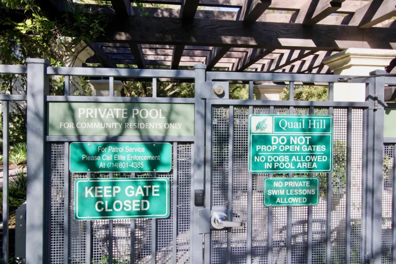 THE FLAT IN THE IVY WREATH WITH THE KEEP GATE CLOSED BOARD