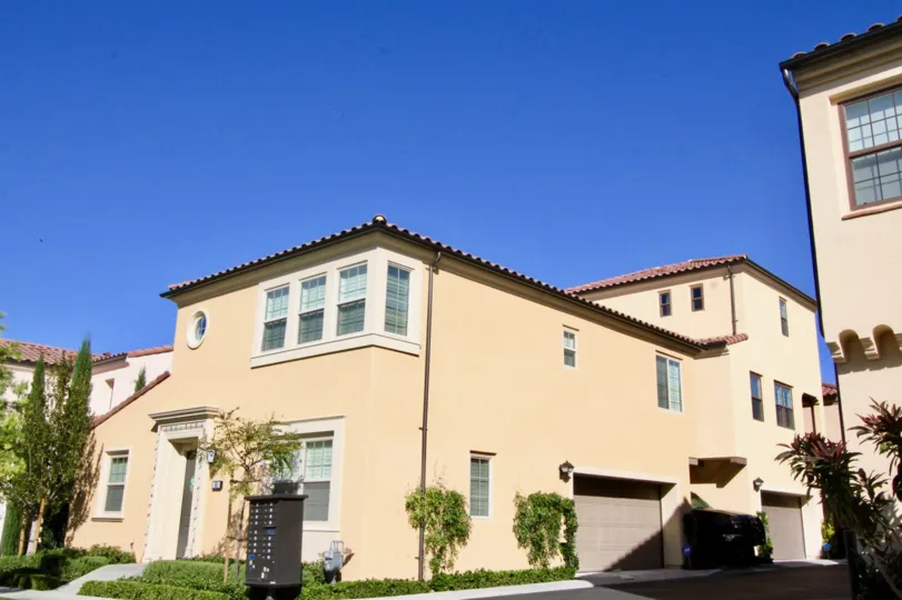 THE HOUSE WITH PLANTS AND TREES, SHED WHERE IS IN THE IRVINE CITY