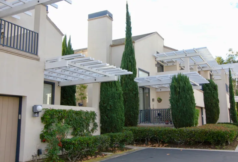 Beautiful Villa with nice sunshades and trees in Lakeshore of Irvine