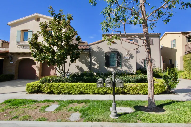 A Nice Indendent Villa having lawn and trees in Los Arboles of Irvine