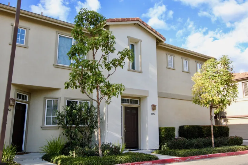 There are two villas in Northwood Pointe has number with lamp side to the door