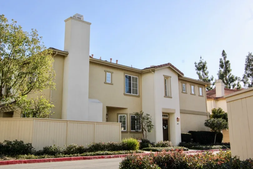 Apartment in Northwood Pointe has Christmas ring at the door with light lamp