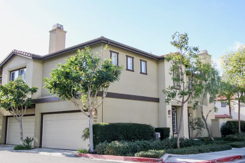 THE HOME WITH SHED SIDELY PLANTS AND TREES ARE THERE IN IRVINE CITY