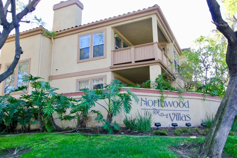 In the Compound wall of the Villa has mentioned 'Northwood Villas' with plants and meadows