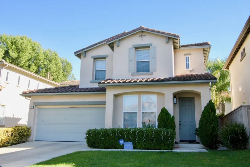 Wonderful house with beautiful garden to relax and enjoy with friends and family members in Oak Creek at Irvine, CA