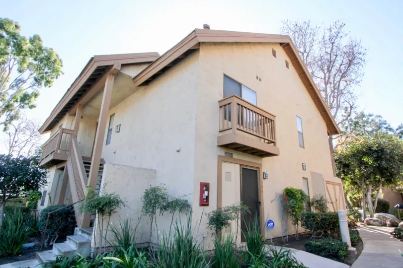 Excellent view of a villa with steps and balcony in Orangetree Lake Condos of Irvine