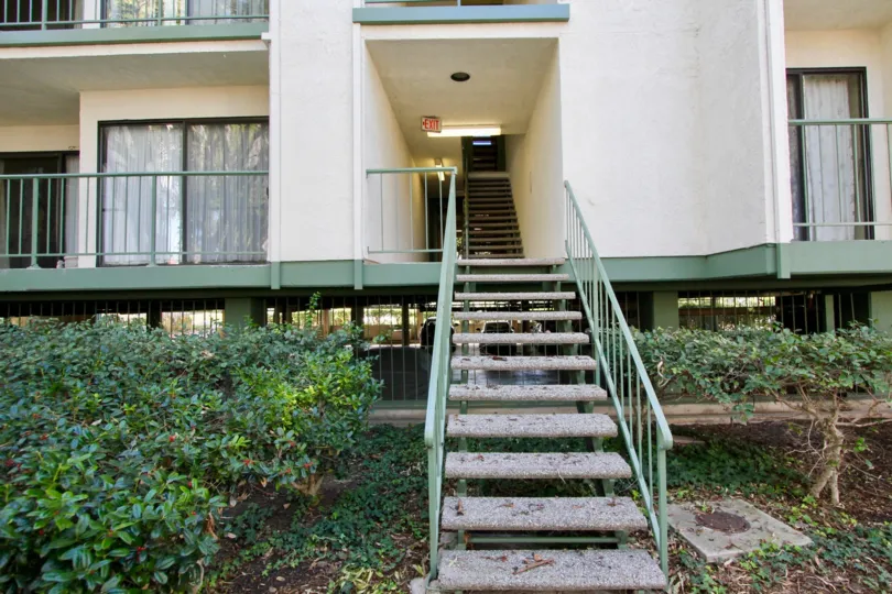 Wonderful view of steps and small garden near villa of Orangetree Terrace of Irvine