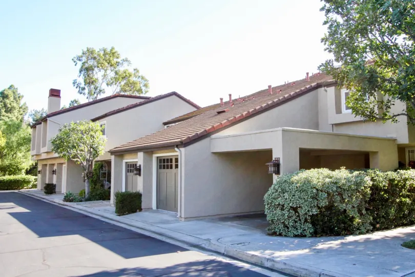 Fabulous villas with ample space and trees around in Princeton Townhomes of Irvine