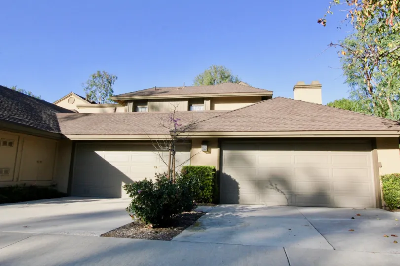 Between the Car shed's of villa in Ridge Townhomes Akis has bushes and dry plant