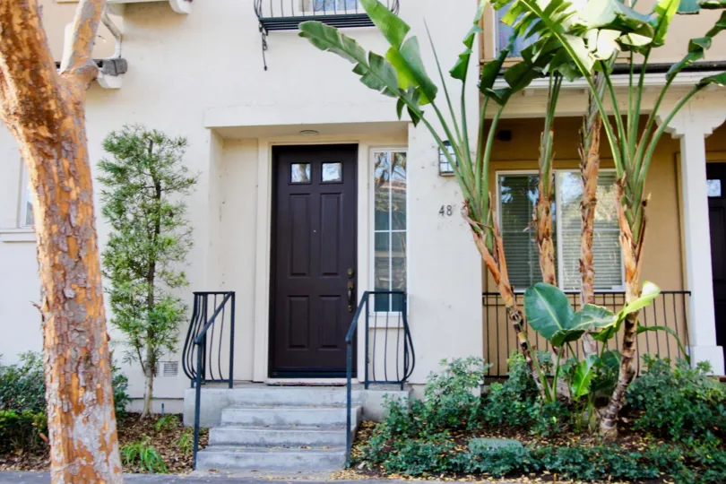 The Villa in San Juan Bautista has mentioned the number by 48 with plants and tres