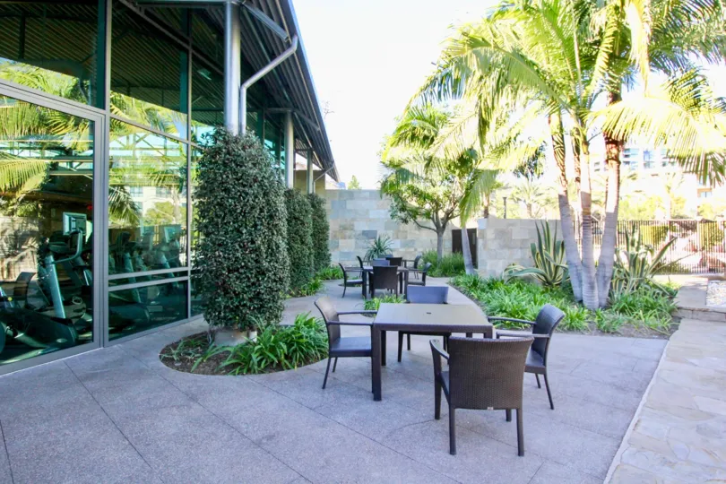 THE FLAT IN THE The Belvedere WITH THE TABLES, TREES, GRASSES