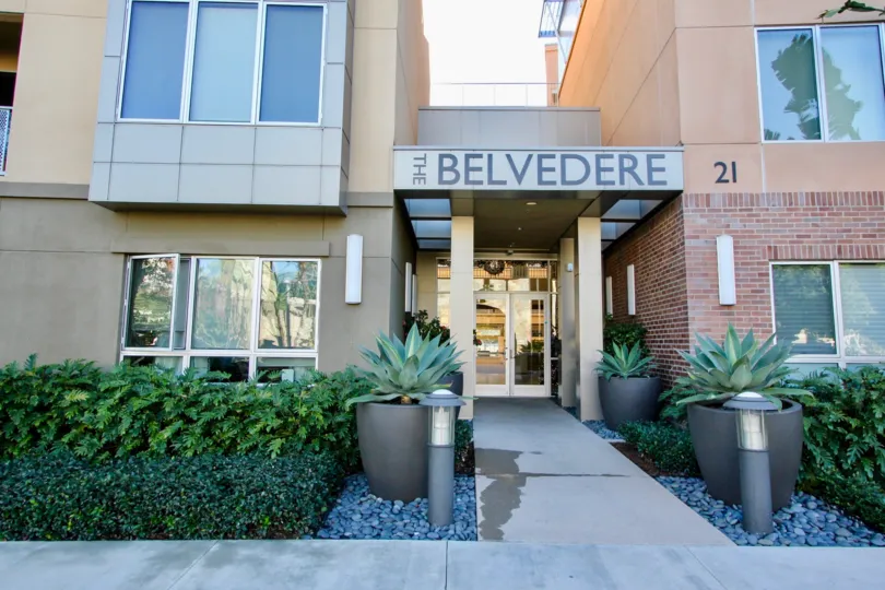 THE 21 APARTMENT IN THE The Belvedere WITH THE PLANTS, FLOWER POTS