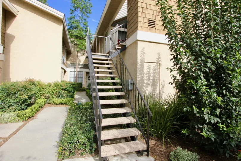 THIS PICTURE SHOWS THE STEPWAY TO THE HOME, PATHWAY, LAWN AND PLANTS ARE THERE IN THE LAKES