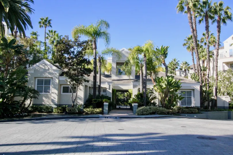 Awesome villas with palm trees in The Metropolitan of Irvine