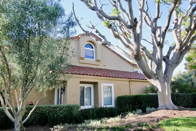 A two-storey residence in Turtle Rock Pointe community cream walls and roof tiles.
