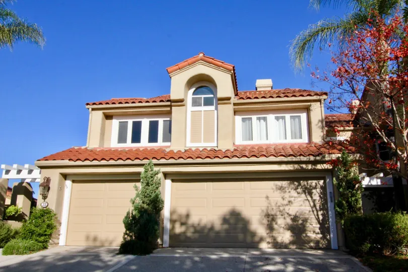 Nice sunny day near villa with trees in Turtle Rock Pointe of Irvine