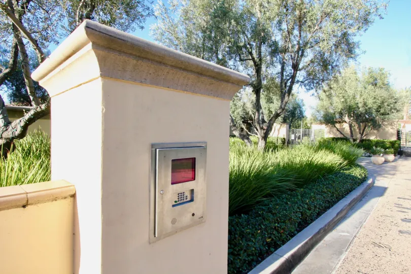 The entrance post to the Vinners Reserve with trees and greenery in Irvine, CA
