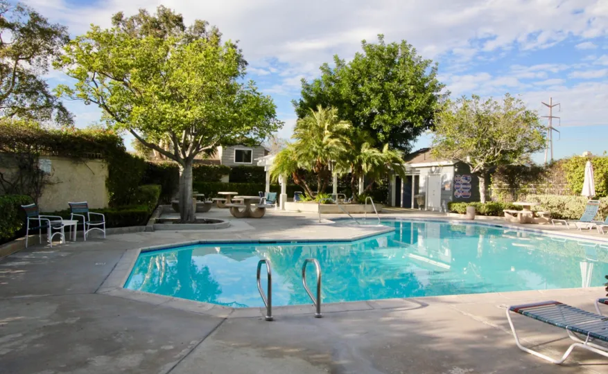 a beautiful sunny day in the community of Windwood garden homes in the city of Irvine California